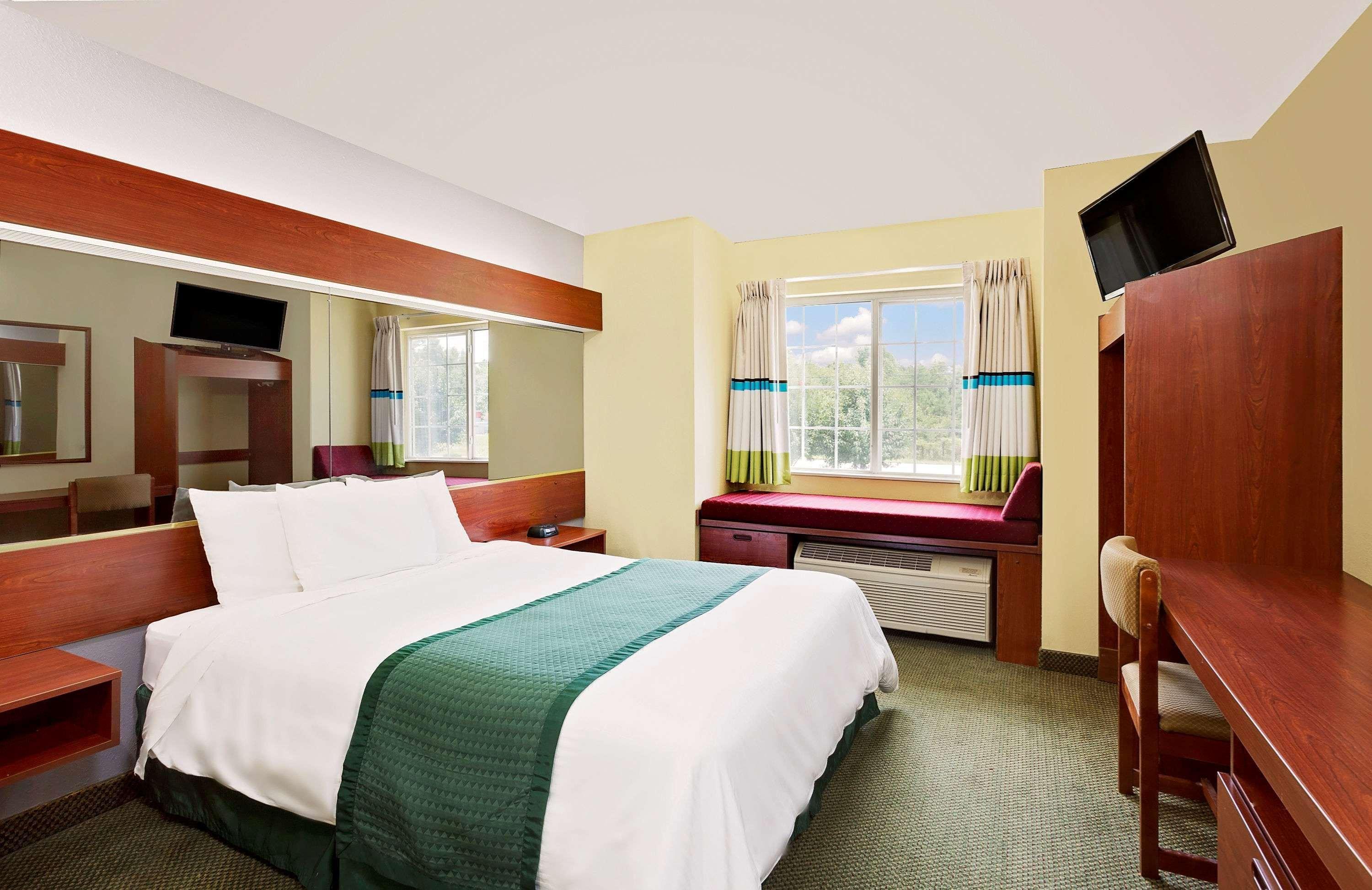 Microtel Inn & Suites By Wyndham Томасвил Екстериор снимка